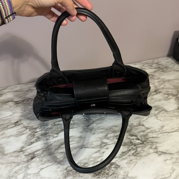 NWOT Sondra Roberts Squared Black Vegan Leather Pearl Quilted Purse Crossbody - Picture 12 of 14